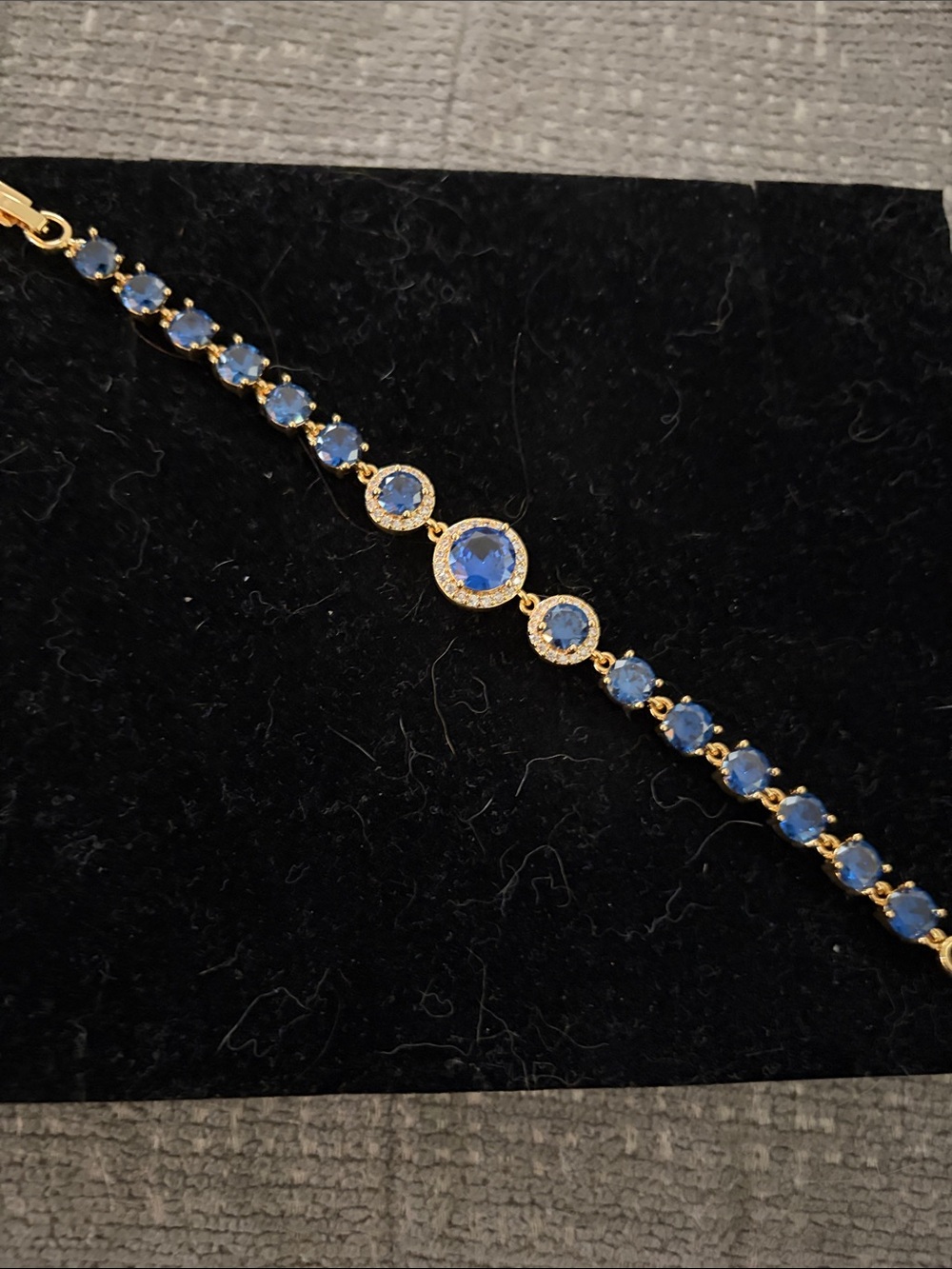 Source Unknown Gold toned Bracelet with Royal Blue Stones